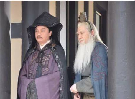 陆绩是什么样的人?此人六岁为母藏橘,十岁与凤雏齐名,断生死预言三国六十年归一