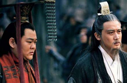 刘备在临终前向诸葛亮示意了什么?若刘禅不才,他真的可以自立为王吗?