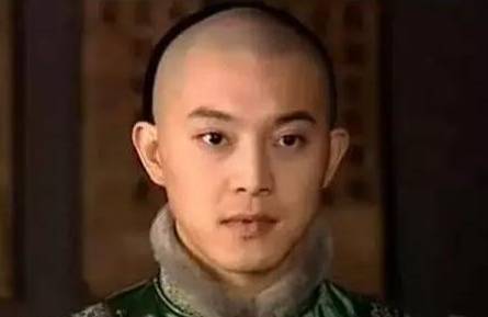 和珅作为清朝有名的贪官 和珅的儿子为什么叫丰绅殷德