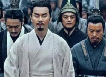曹操下定决心传位给曹丕的真相是什么?与贾诩有关