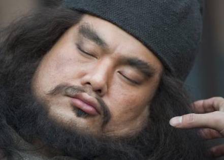 关羽和张飞都没有拜师学艺的经历 两人武功为何能名列前茅