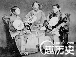 三寸金莲的由来 古代小脚为何叫做三寸金莲