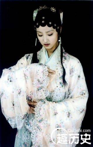 薛宝琴《柳絮词》赏析 薛宝琴柳絮词有什么秘密?