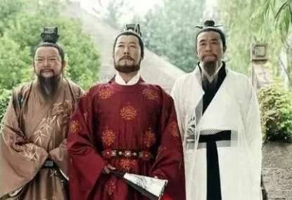 地主看中小妾，上联：老牛吃嫩草，下联怎么对