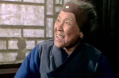 红楼梦中刘姥姥为何要救王熙凤的女儿呢?