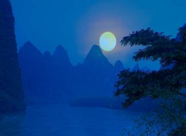 李商隐的《题小松》表达了作者怎样的情感?描绘了什么场景?