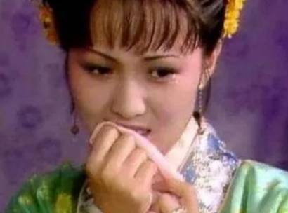 红楼梦中俏平儿喜欢贾琏吗?他们是什么关系?
