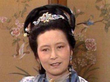 红楼梦中王夫人对刘姥姥态度有何变化?为何会这样