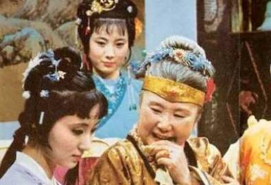 红楼梦中王夫人对刘姥姥态度有何变化?为何会这样