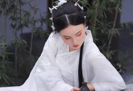 《蝶恋花·醉别西楼醒不记》晏几道所作,抒写离情别绪、人生聚散