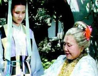 红楼梦中在栊翠庵里,妙玉将刘姥姥喝了半杯的茶杯放在外面是为何?