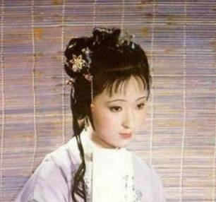 红楼梦中王夫人不喜欢黛玉是因为什么?与宝玉有关?