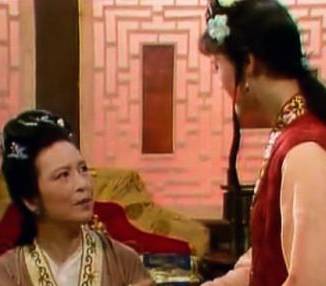红楼梦中提拔袭人做姨娘,王夫人打的什么如意算盘?