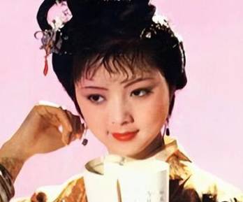 红楼梦宝钗为何不像黛玉一样,书架上放满书本?