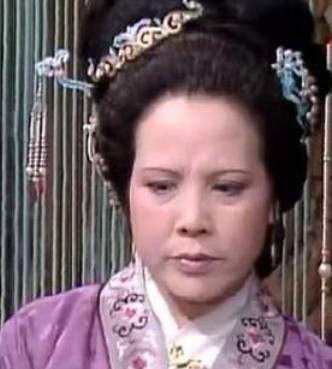 红楼梦中贾赦夫妇对宝玉是什么样的态度?