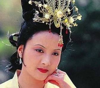 红楼梦中薛姨妈住进贾府后,都是如何打点人际关系的?