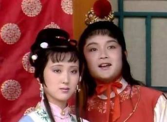 红楼梦中贾母有众多孙子孙女,为什么她偏爱贾宝玉和林黛玉?