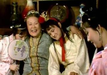 红楼梦中贾母有众多孙子孙女,为什么她偏爱贾宝玉和林黛玉?