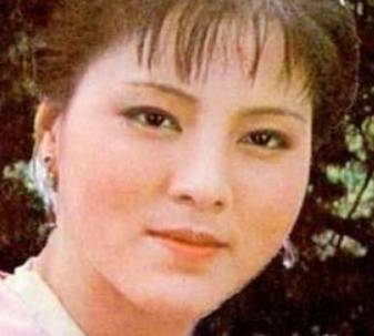红楼梦中王夫人问起宝玉挨打的事,袭人为什么要撒谎?