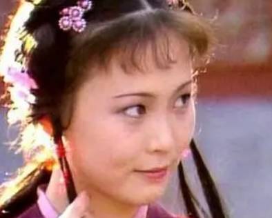 红楼梦中晴雯与小红是什么来历?二人的出身有何不同?