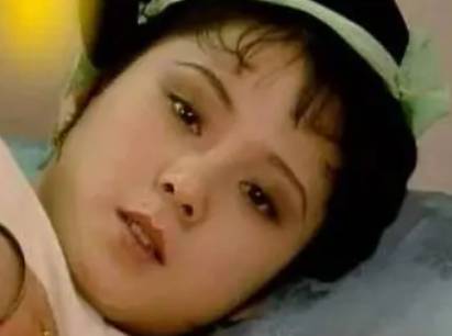 红楼梦中晴雯与小红是什么来历?二人的出身有何不同?