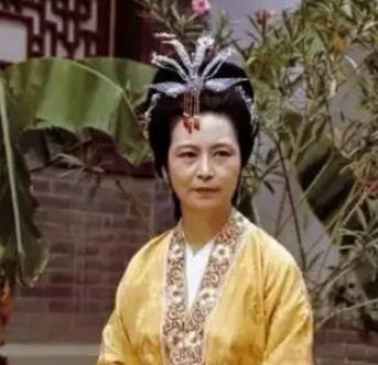 红楼梦中王夫人与贾母关系破裂与宝钗有何关系?
