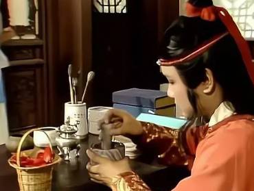 红楼梦中出现了哪些化妆品?是否都是纯天然的?