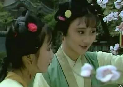 红楼梦中有三个女子一直想接近贾宝玉,她们的结局如何?