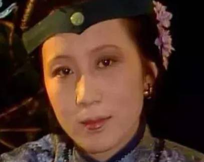 为什么说王熙凤怕李纨？原因是什么?