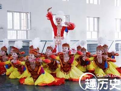柯尔克孜族的舞蹈 柯尔克孜族人喜爱跳什么舞?
