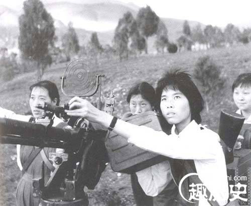 曝光：70年代云南丽江女民兵苦练打飞机技术