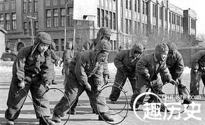 老照片里的“童年故事”：重返老照片穿越旧时光