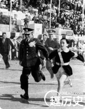 韩国总统朴槿惠罕见泳装照：朴槿惠青葱老照片