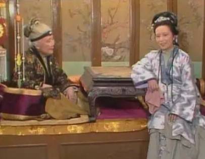 小说红楼梦中贾母与王夫人这地婆媳是如何争权的？