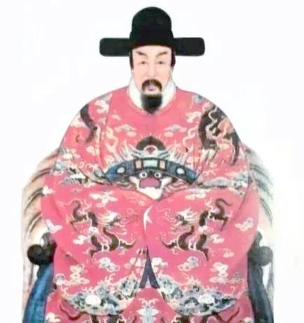 铁血边关与柔情故里:翁万达诗词中的家国双弦
