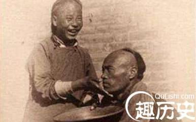 清朝人留辫子,那么他们多久洗一次头呢?真相不敢想象