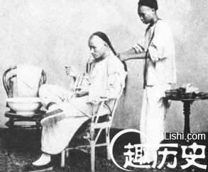 清朝人留辫子,那么他们多久洗一次头呢?真相不敢想象