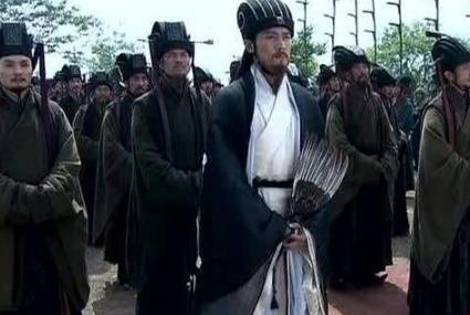 刘备家徒四壁是如何创业的?张世平与苏双为什么要资助刘备?