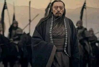 面对司马懿大军来袭 诸葛亮摆空城计为什么还要人扫地