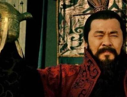 曹操让关羽留下来费尽心思 关羽最后为何要弃曹操而去