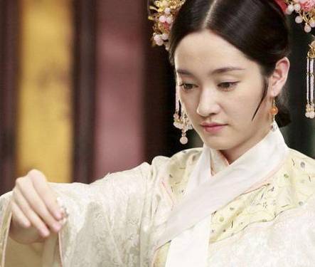 清朝妃子给皇帝侍寝之后 第二天为什么要宫女搀扶
