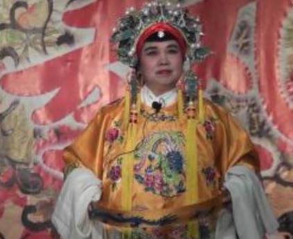 古代皇帝的龙袍很久都不洗的 这衣服不会有味道吗