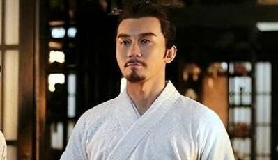 曹操刚去世不久,曹丕就做了一件大逆不道之事