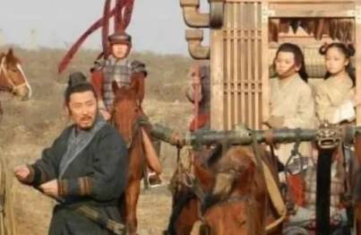 彭城之战战败后,逃往途中刘邦为何数次推儿女下车?