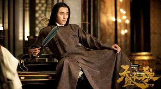 《天盛长歌》中陈坤扮演的什么？为什么要多次下跪