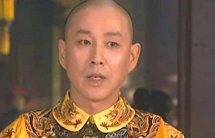 《康熙王朝》康熙为什么翻了宝日龙梅的牌子却又说不合规矩？