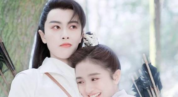 《小女霓裳》讲了什么故事?主演有哪些人?