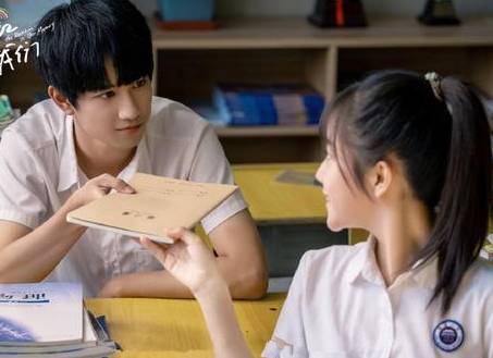 《追着彩虹的我们》是什么题材？主演有哪些人？