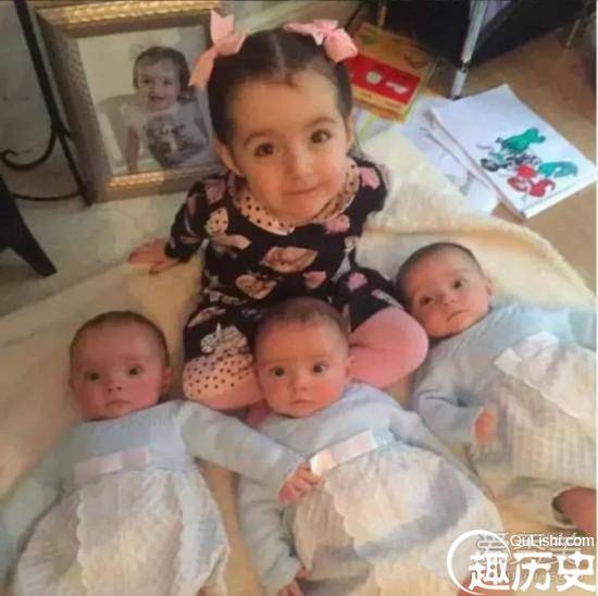 萌翻了的英国同卵三胞胎  一家都是高颜值