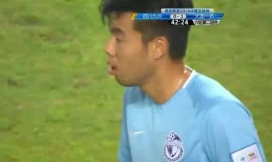 球员疑戴项链比赛是怎么回事？球员从什么时候禁止佩戴饰物的？
